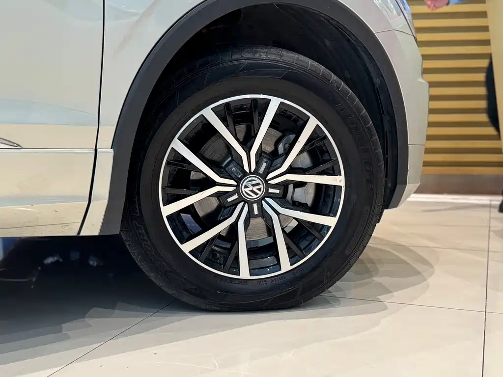 Volkswagen Tiguan L — миниатюра 22