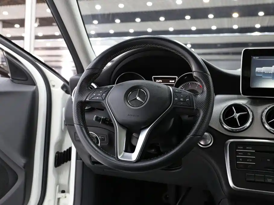 Mercedes-Benz GLA — миниатюра 11