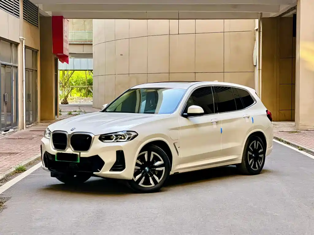 BMW iX3 2024