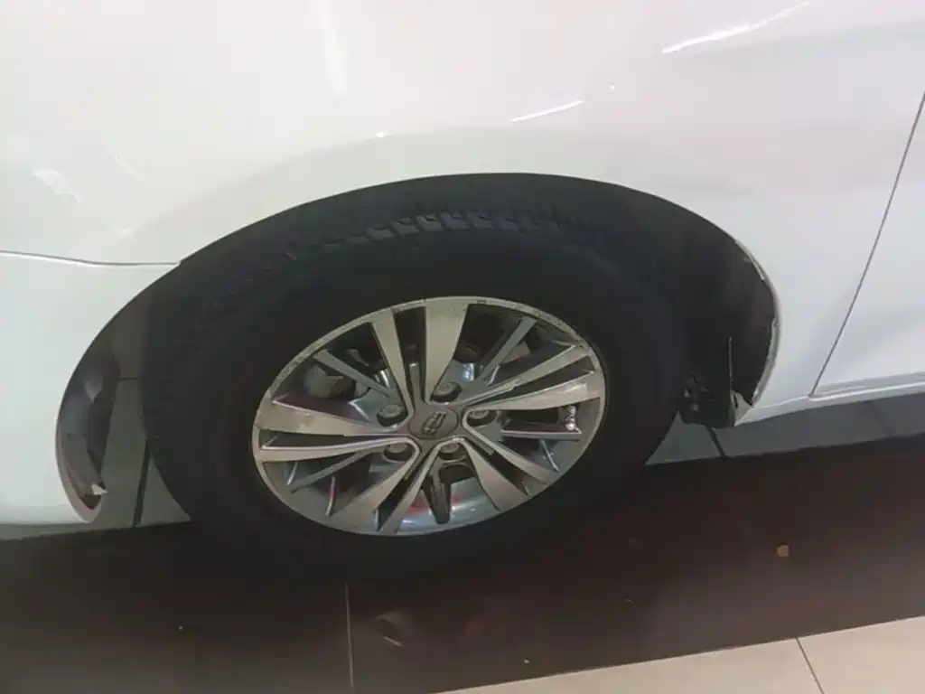 Geely Emgrand — миниатюра 23