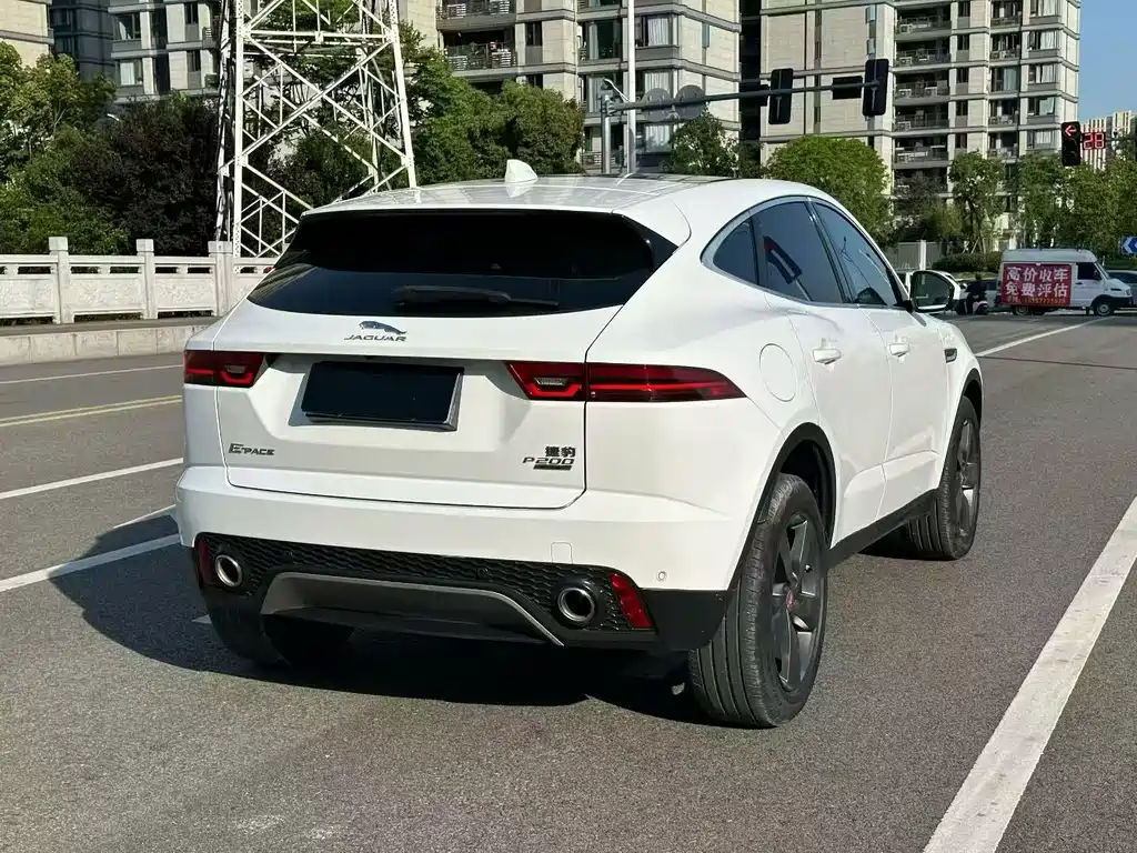 Jaguar E-PACE — миниатюра 9