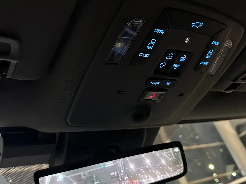 Toyota Granvia — миниатюра 17