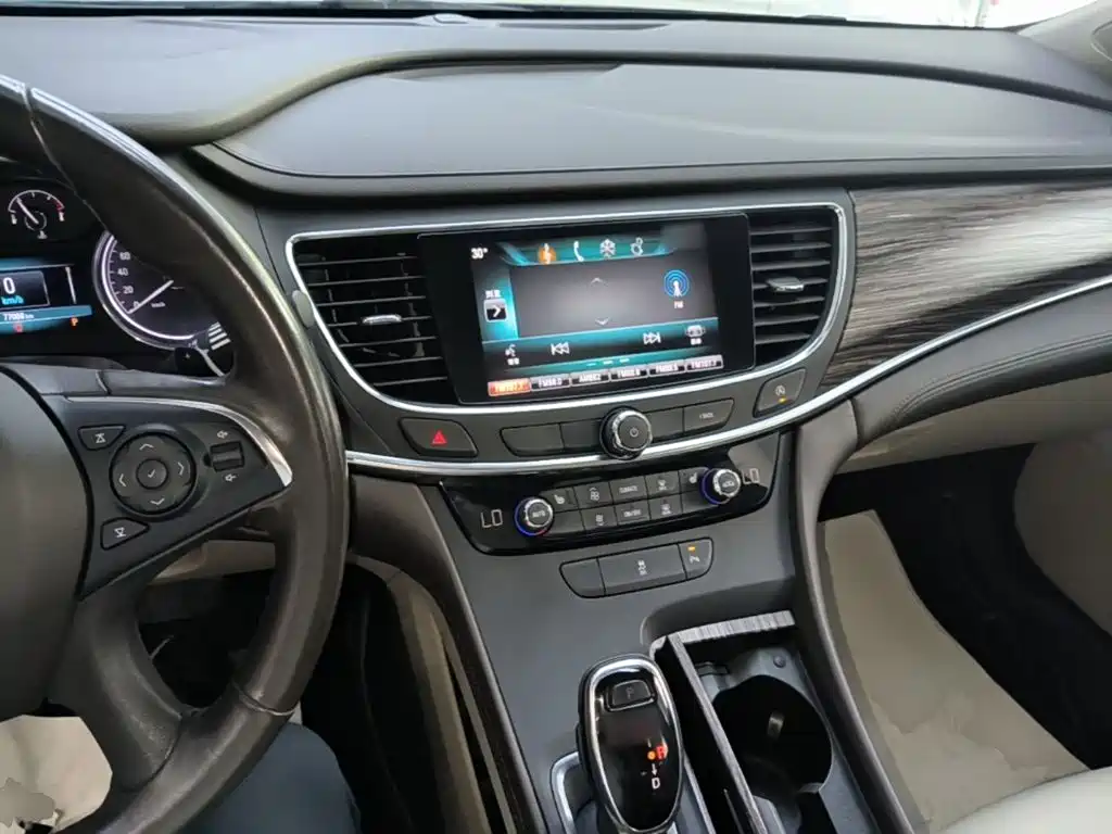 Buick LaCrosse — миниатюра 10