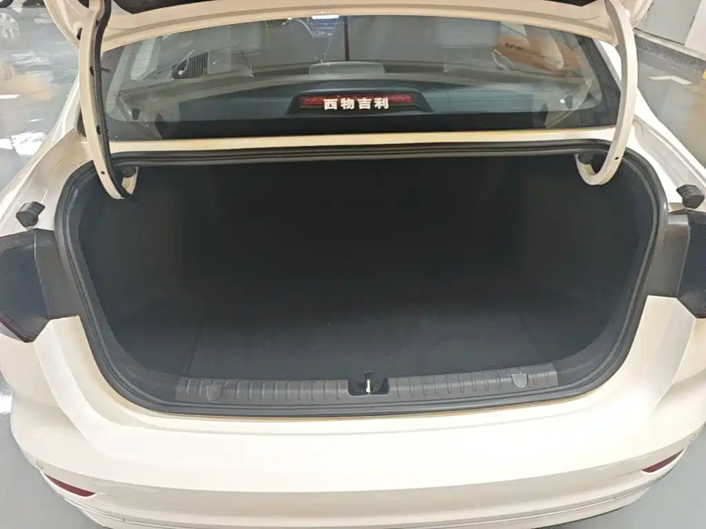 Geely Emgrand — миниатюра 19