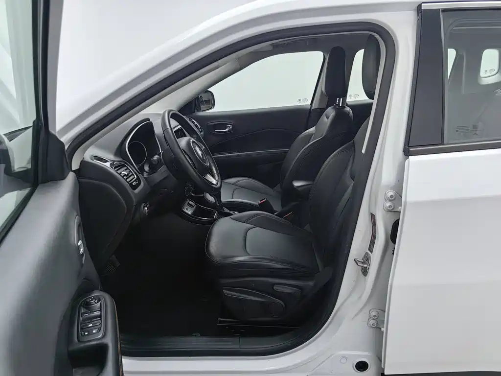 Jeep Compass — миниатюра 10