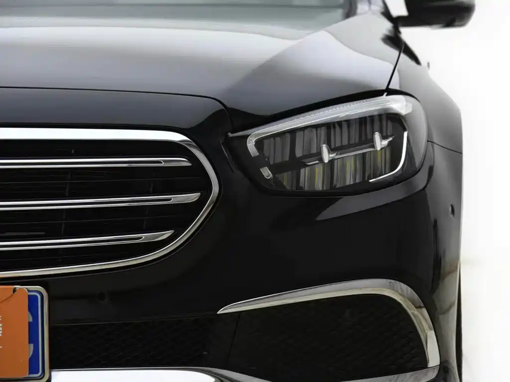 Mercedes-Benz E-Class — миниатюра 2