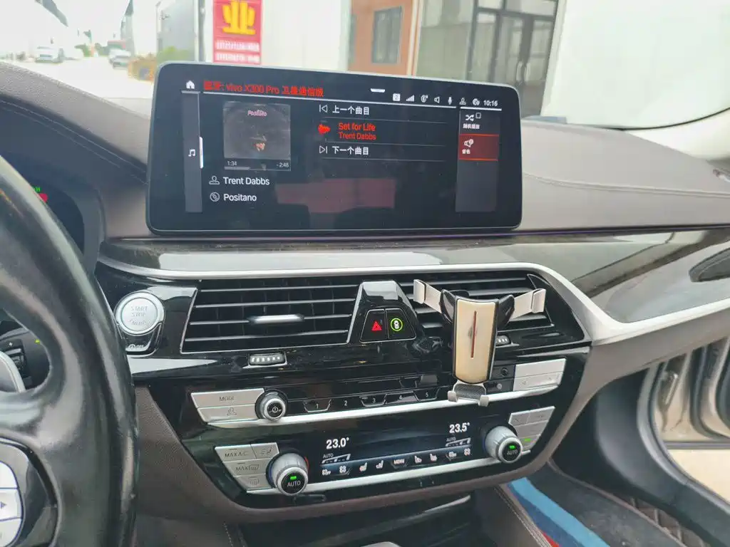 BMW 5 Series — миниатюра 14