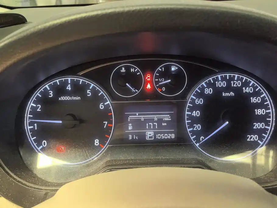 Nissan Tiida — миниатюра 14
