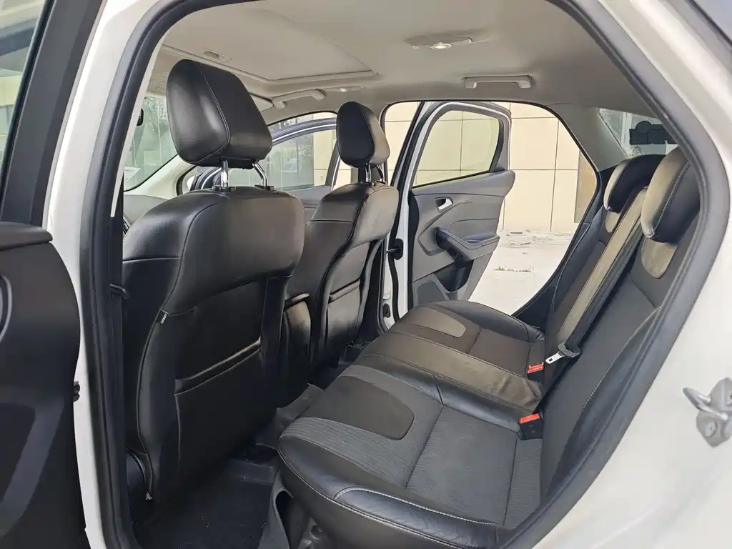 Ford Focus 2012 1.6L MT