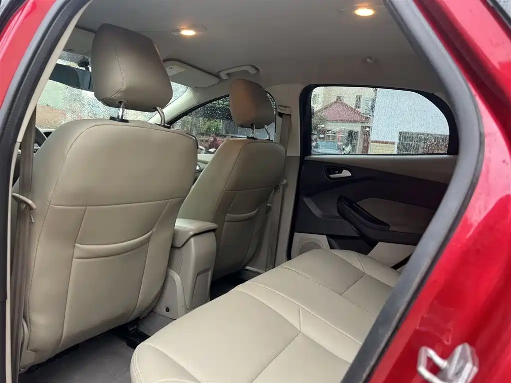 Ford Focus 2012 1.6L AT Comfort