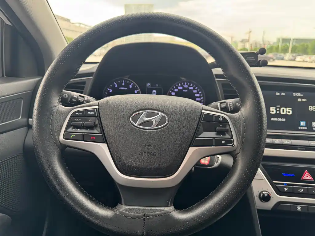 Hyundai Elantra — миниатюра 16