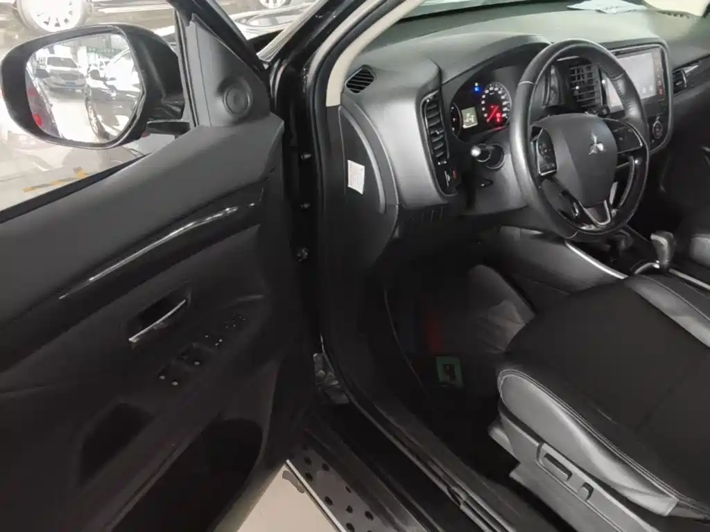 Mitsubishi Outlander — миниатюра 16