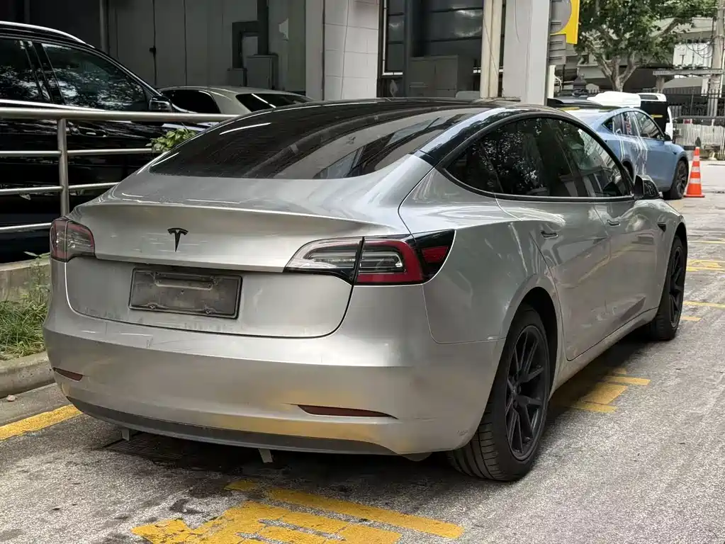 Tesla Model 3 — миниатюра 4