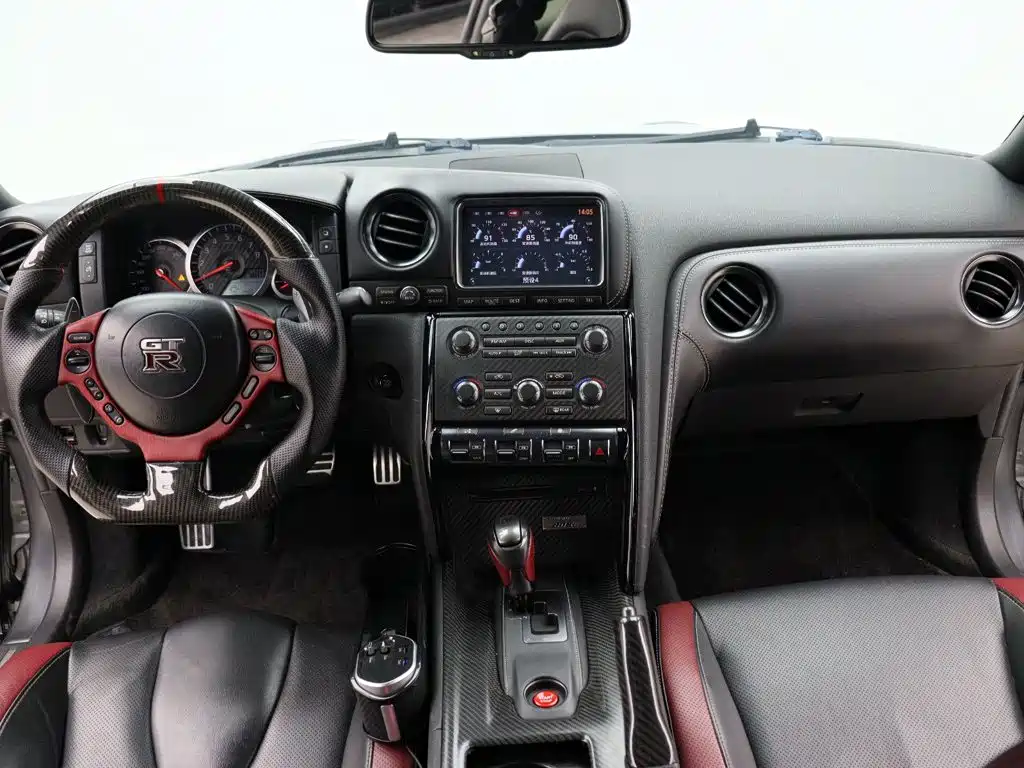 Nissan GT-R — миниатюра 10
