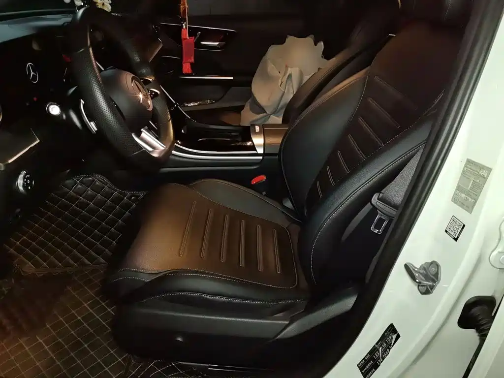 Mercedes-Benz C-Class — миниатюра 11
