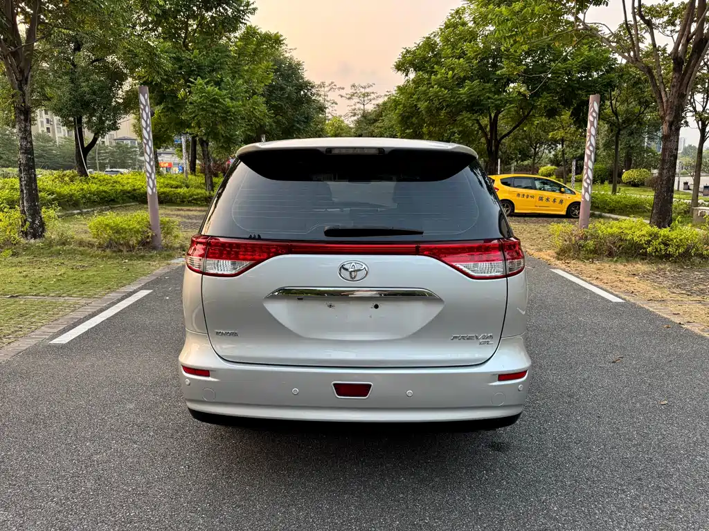 Toyota Previa — миниатюра 9