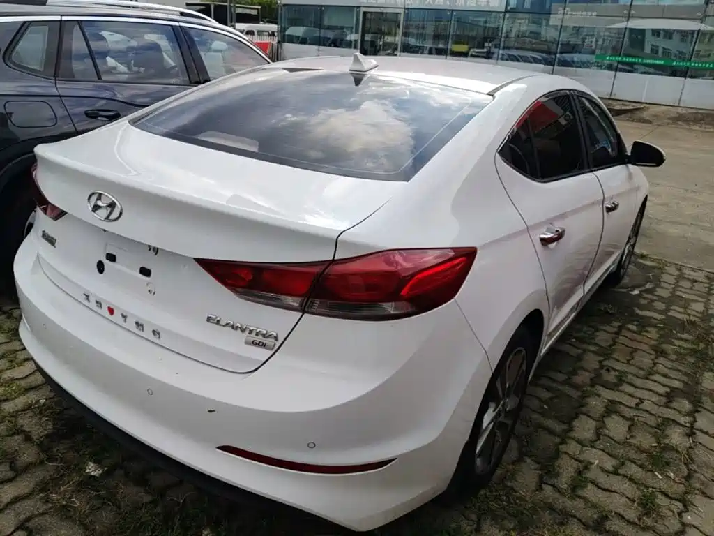 Hyundai Elantra — миниатюра 7