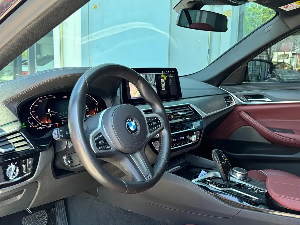BMW 5 Series — миниатюра 9