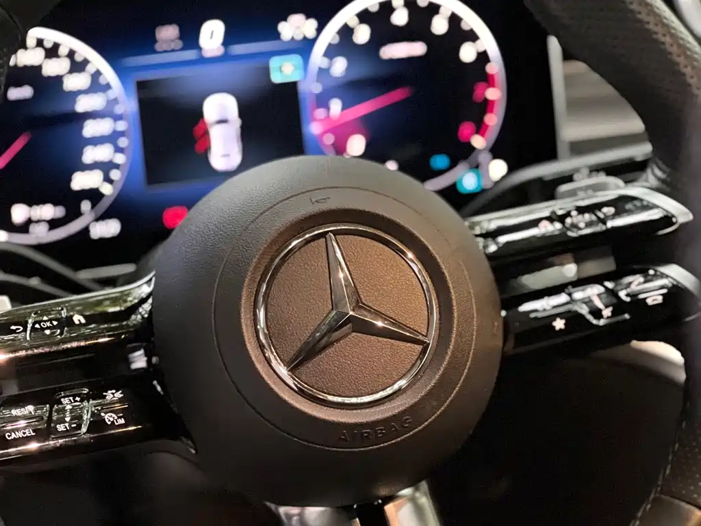 Mercedes-Benz C-Class — миниатюра 11