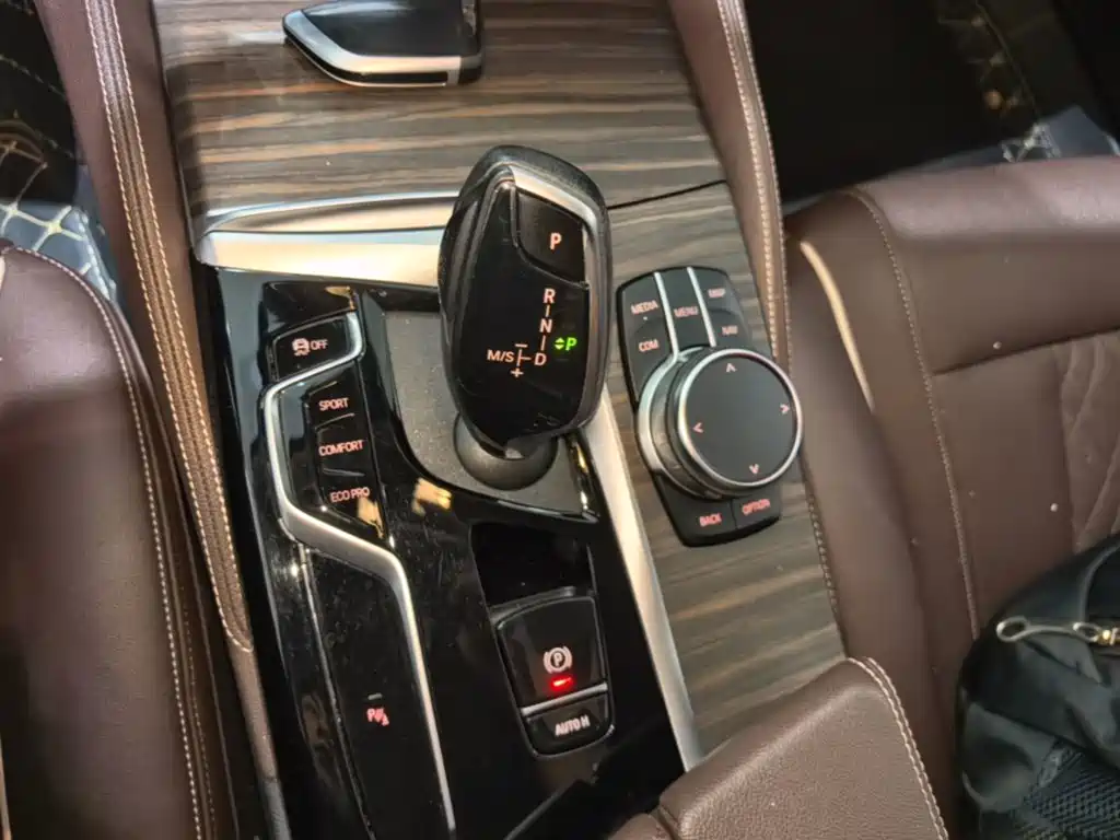 BMW 5 Series — миниатюра 14