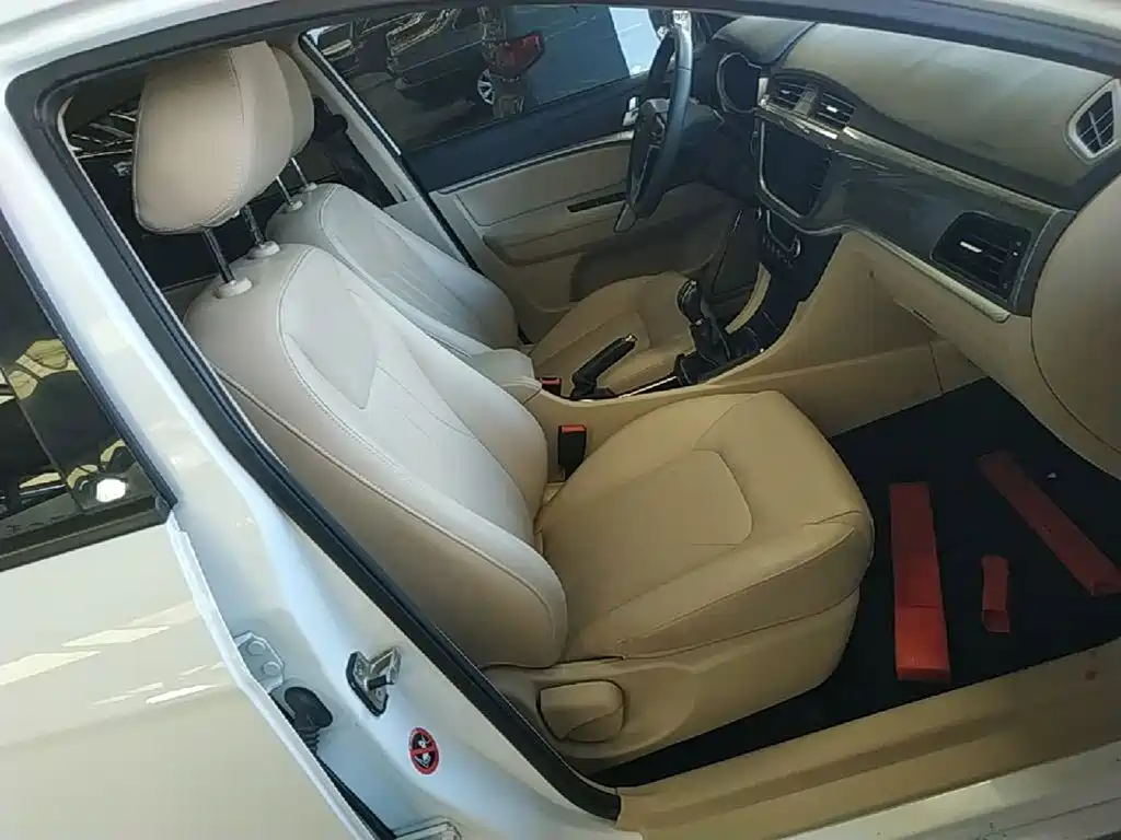 Geely Emgrand — миниатюра 25