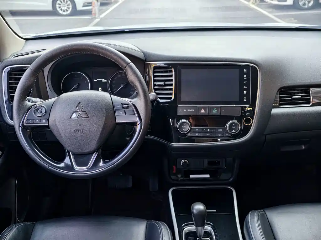 Mitsubishi Outlander — миниатюра 10