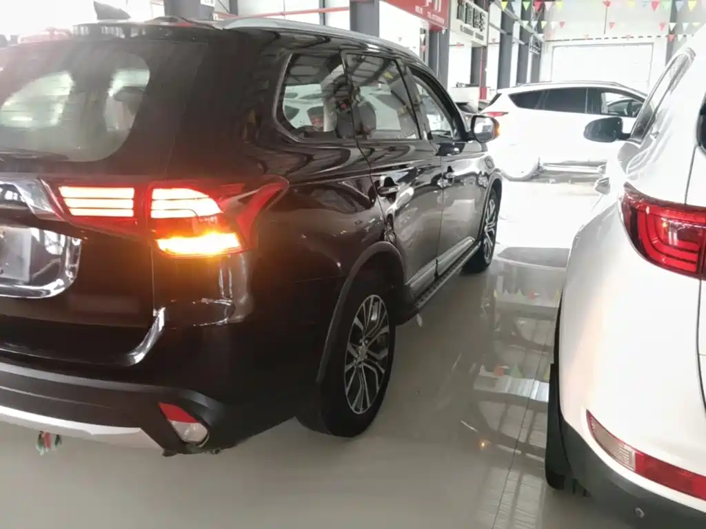 Mitsubishi Outlander — миниатюра 8