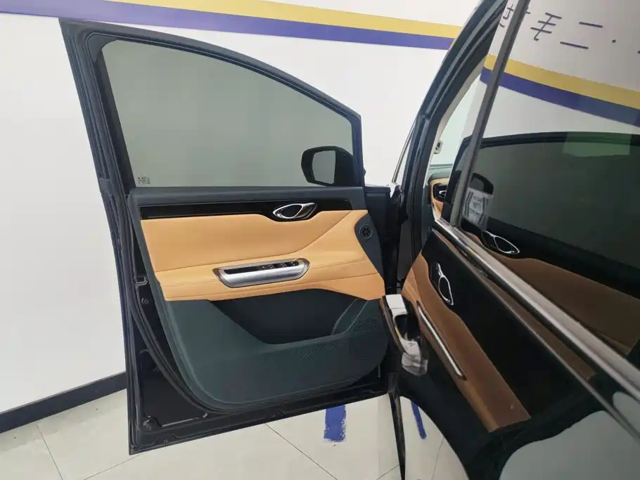 GAC Motor 传祺E8 PHEV — миниатюра 7