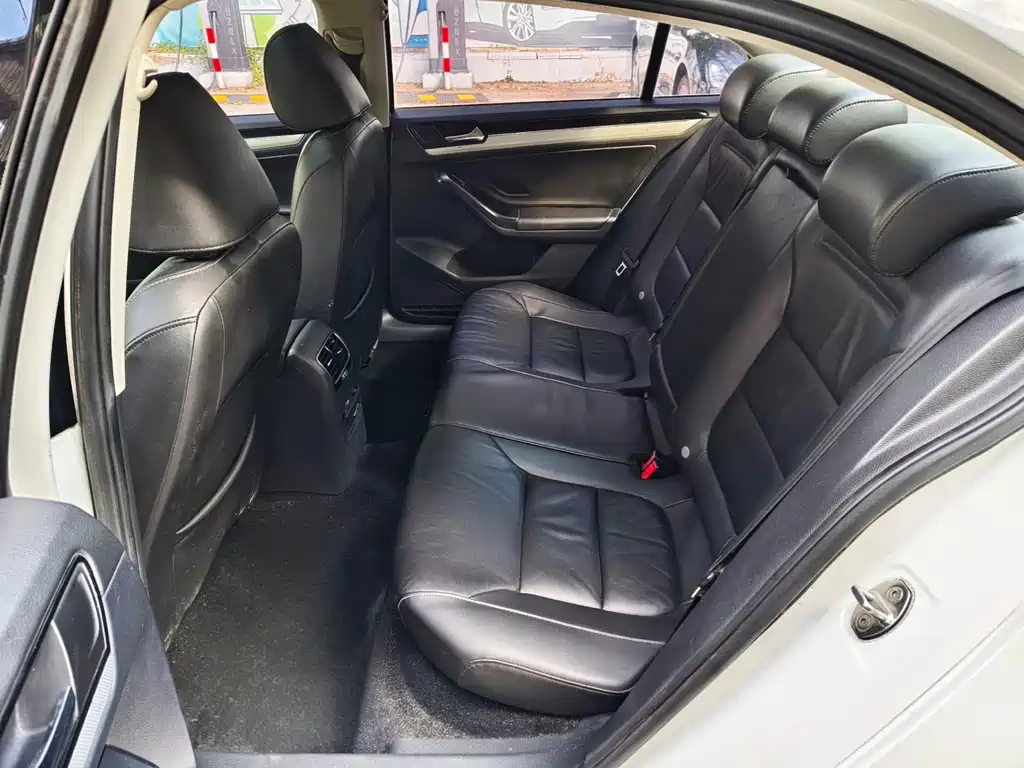 Volkswagen Sagitar — миниатюра 4
