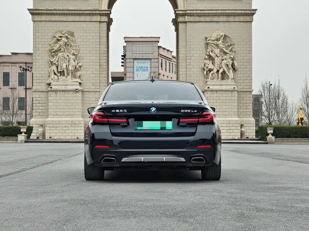 BMW 5 Series New Energy — миниатюра 5
