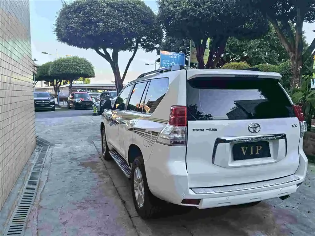 Toyota Land Cruiser Prado 2010 4.0L AT VX NAVI