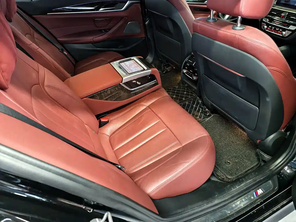 BMW 5 Series — миниатюра 4