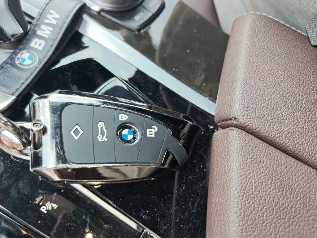 BMW 5 Series — миниатюра 12