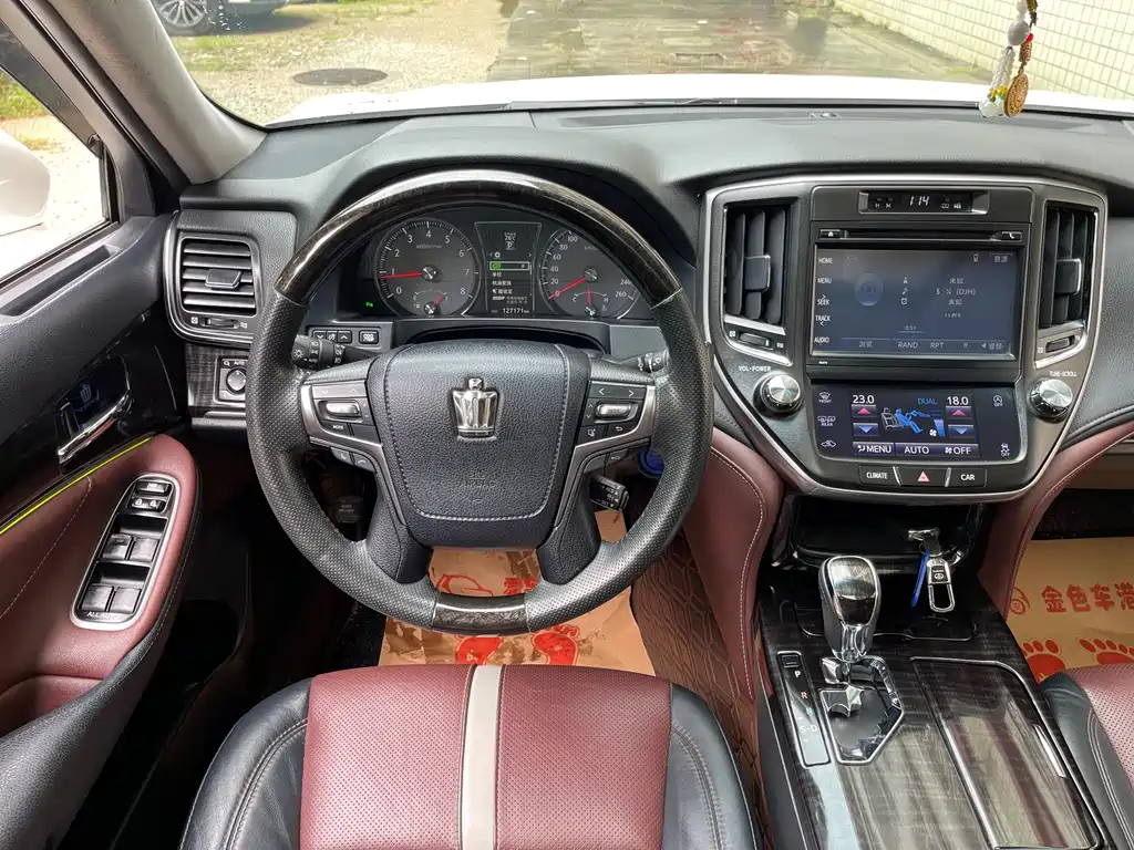 Toyota Crown — миниатюра 10