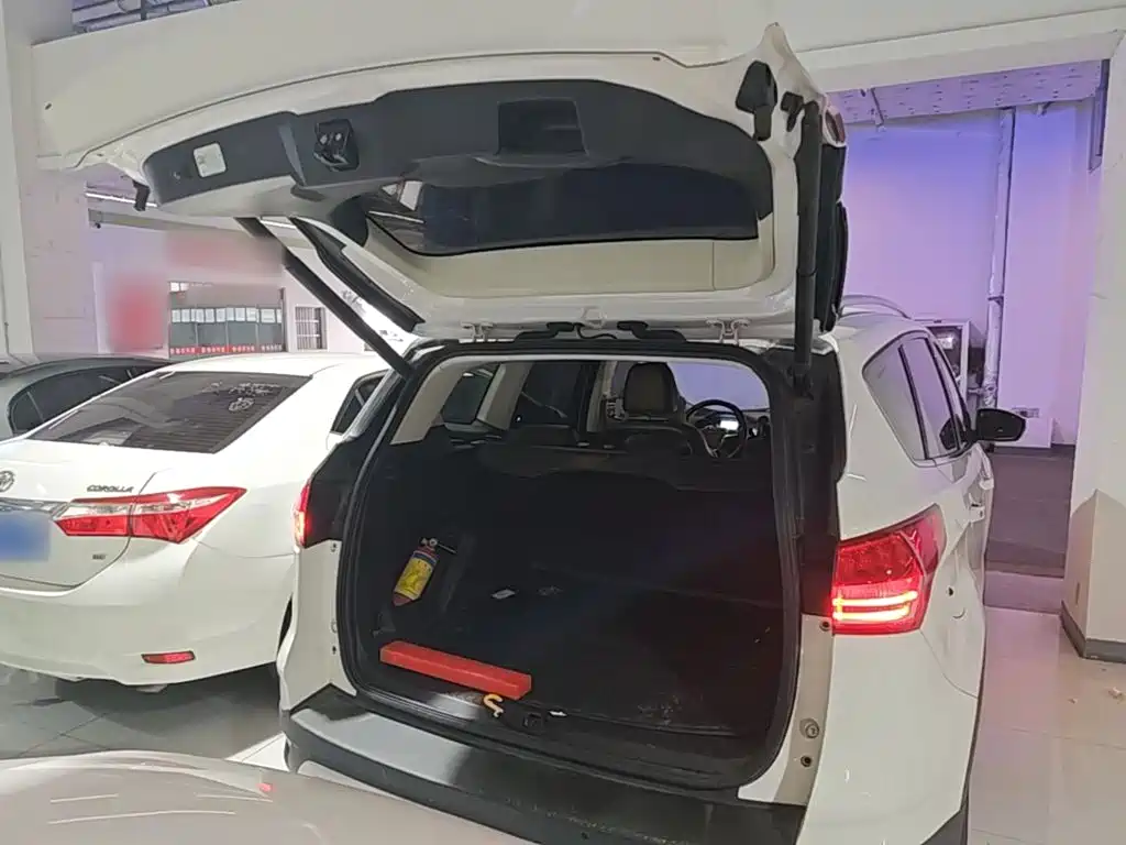 Ford Kuga — миниатюра 19