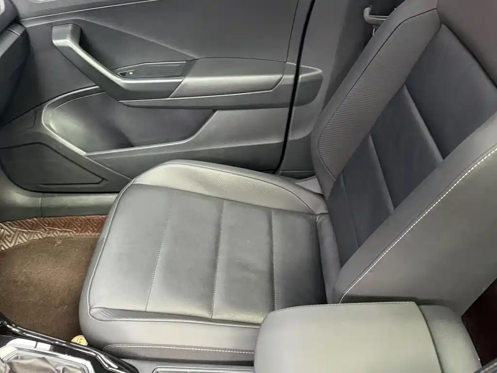 Volkswagen T-Roc — миниатюра 20