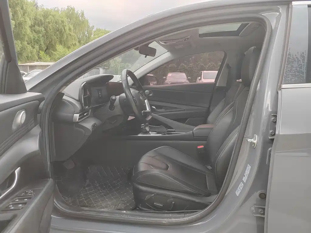 Hyundai Elantra — миниатюра 7