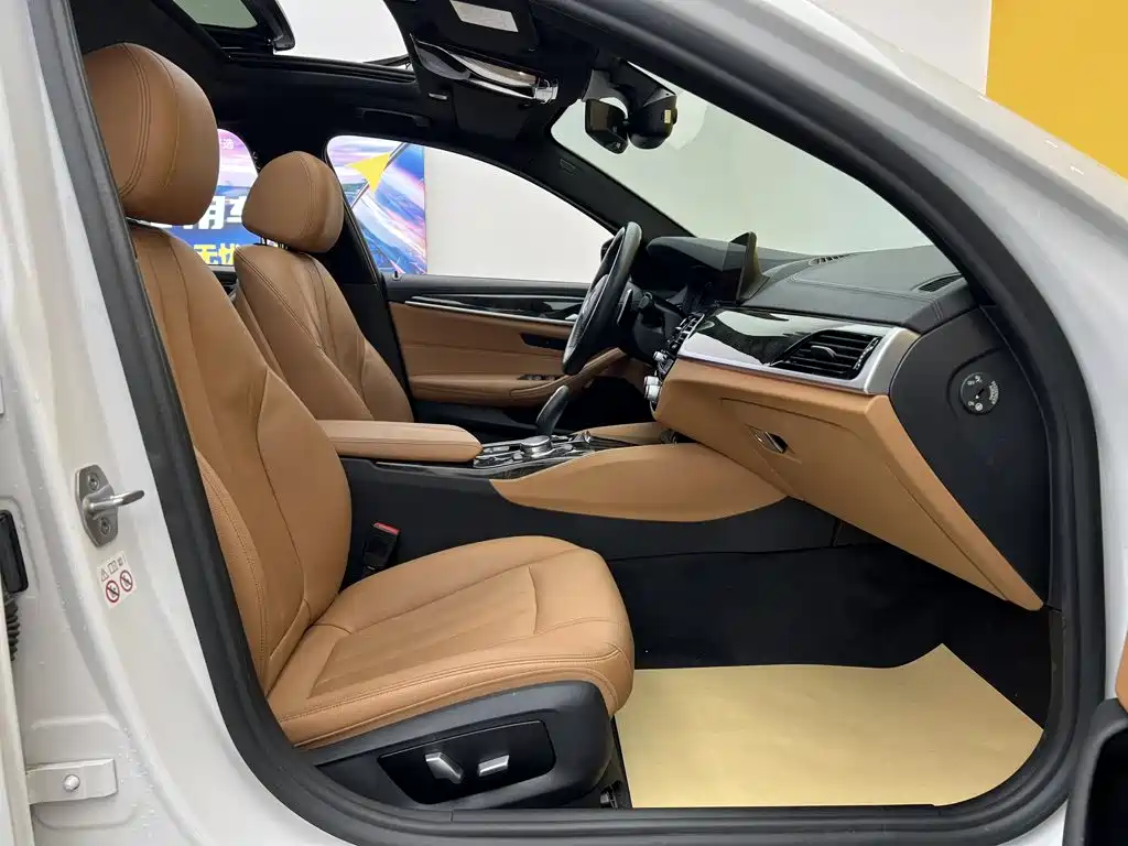 BMW 5 Series — миниатюра 19