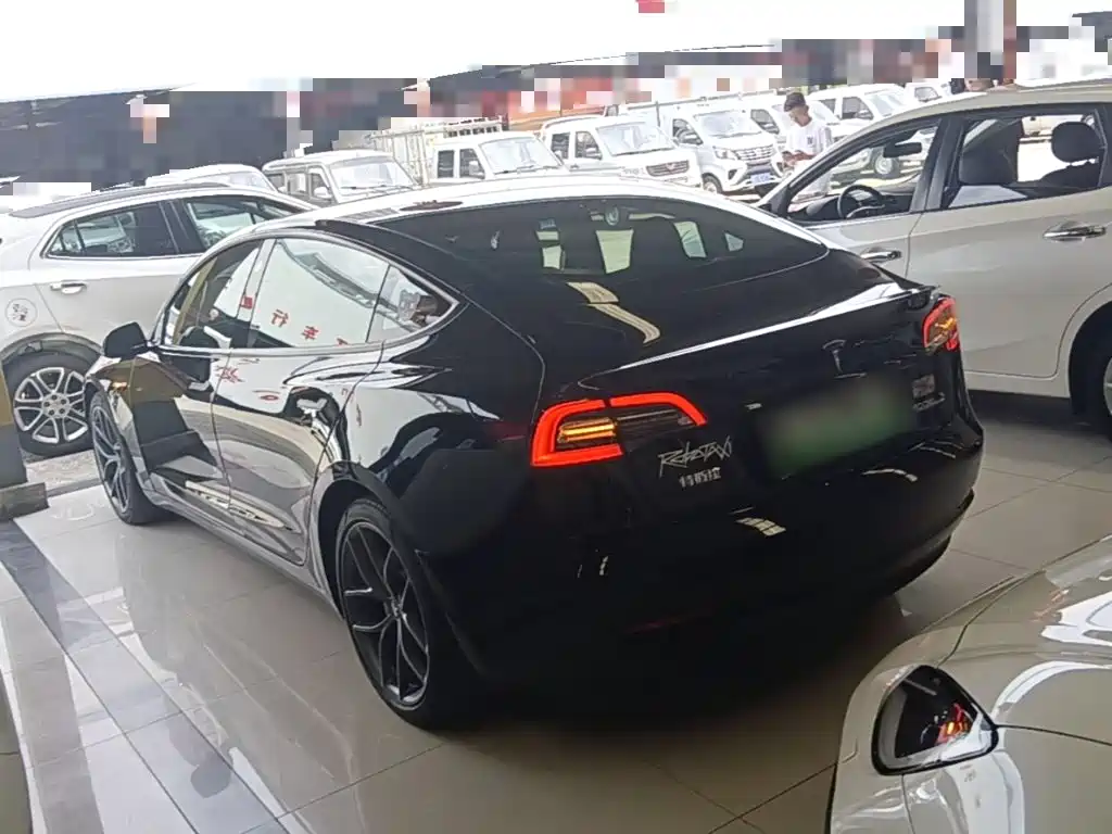 Tesla Model 3 — миниатюра 5