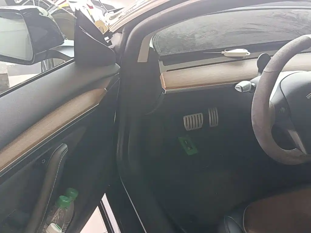 Tesla Model 3 — миниатюра 16
