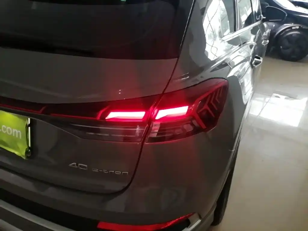 Audi Q4 e-tron — миниатюра 8