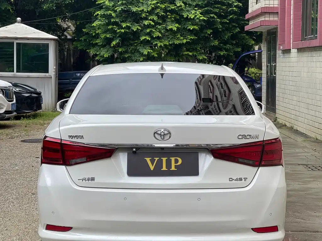 Toyota Crown — миниатюра 8