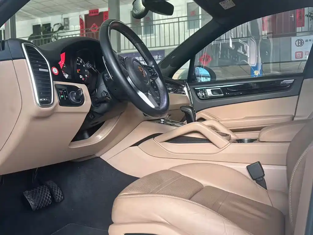 Porsche Cayenne — миниатюра 11