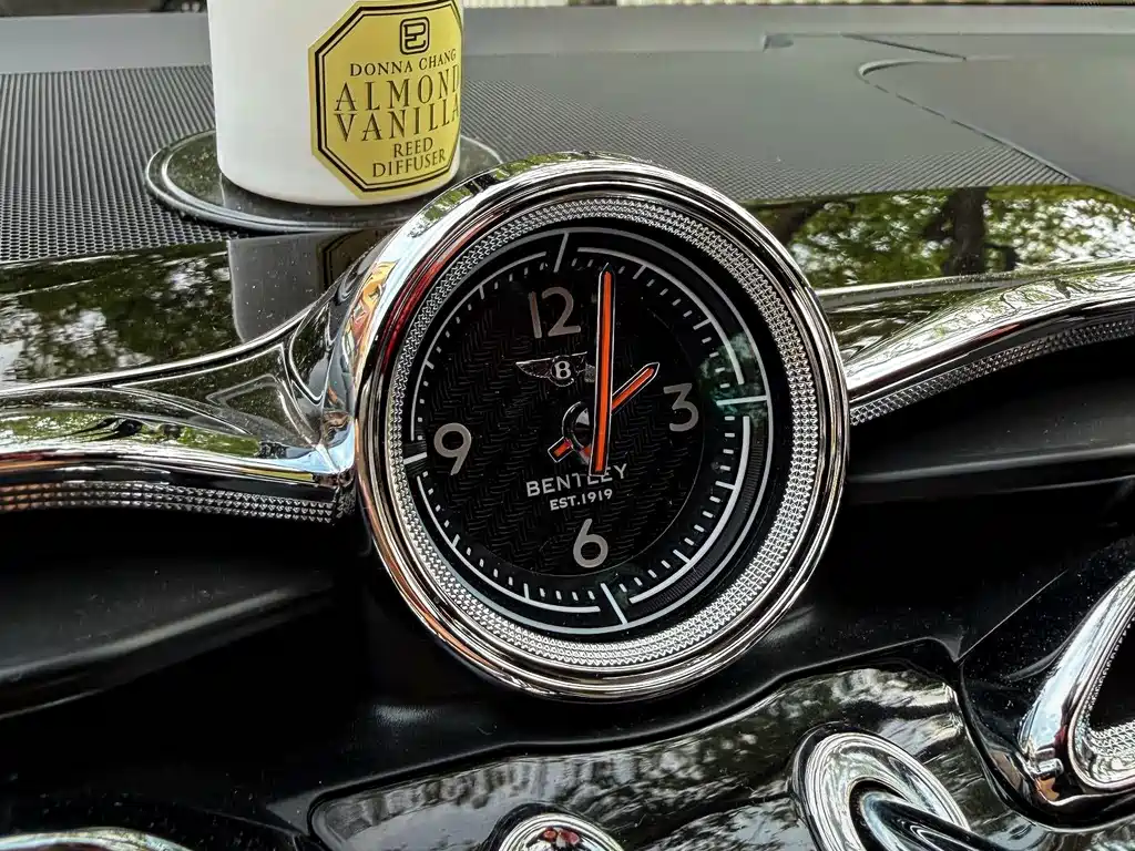 Bentley Bentayga PHEV — миниатюра 15