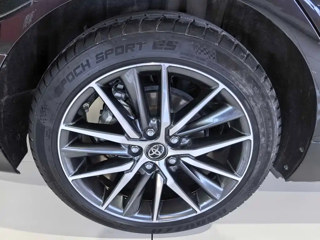 Toyota Camry — миниатюра 17