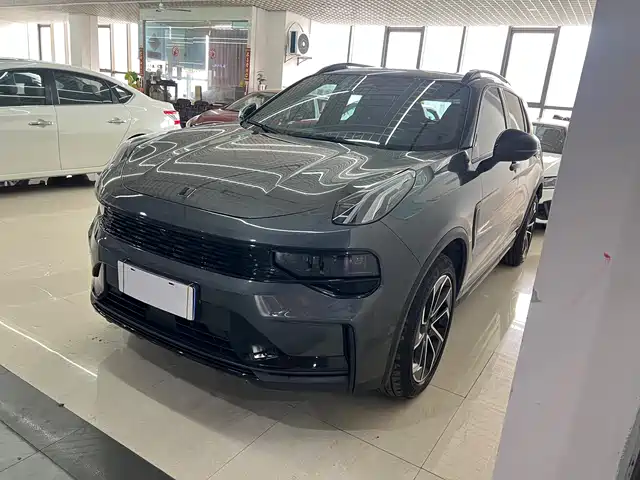 2023 Lynk & Co 01