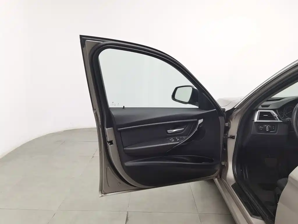 BMW 3 Series — миниатюра 8