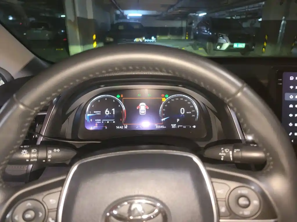 Toyota Camry — миниатюра 12