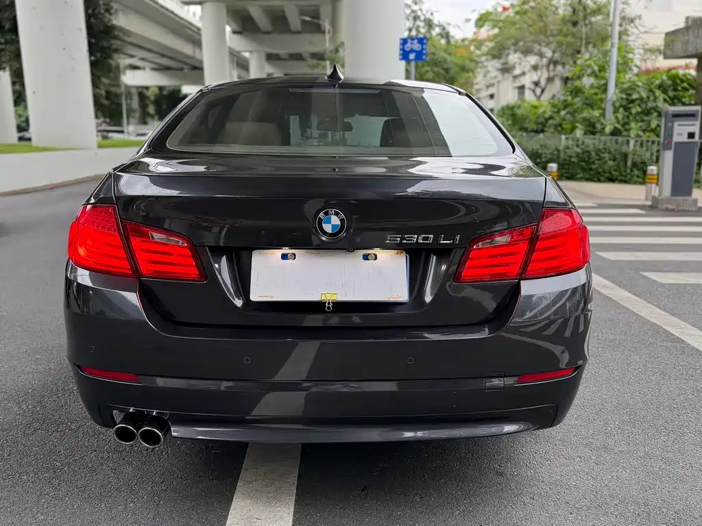 BMW 5 Series — миниатюра 13