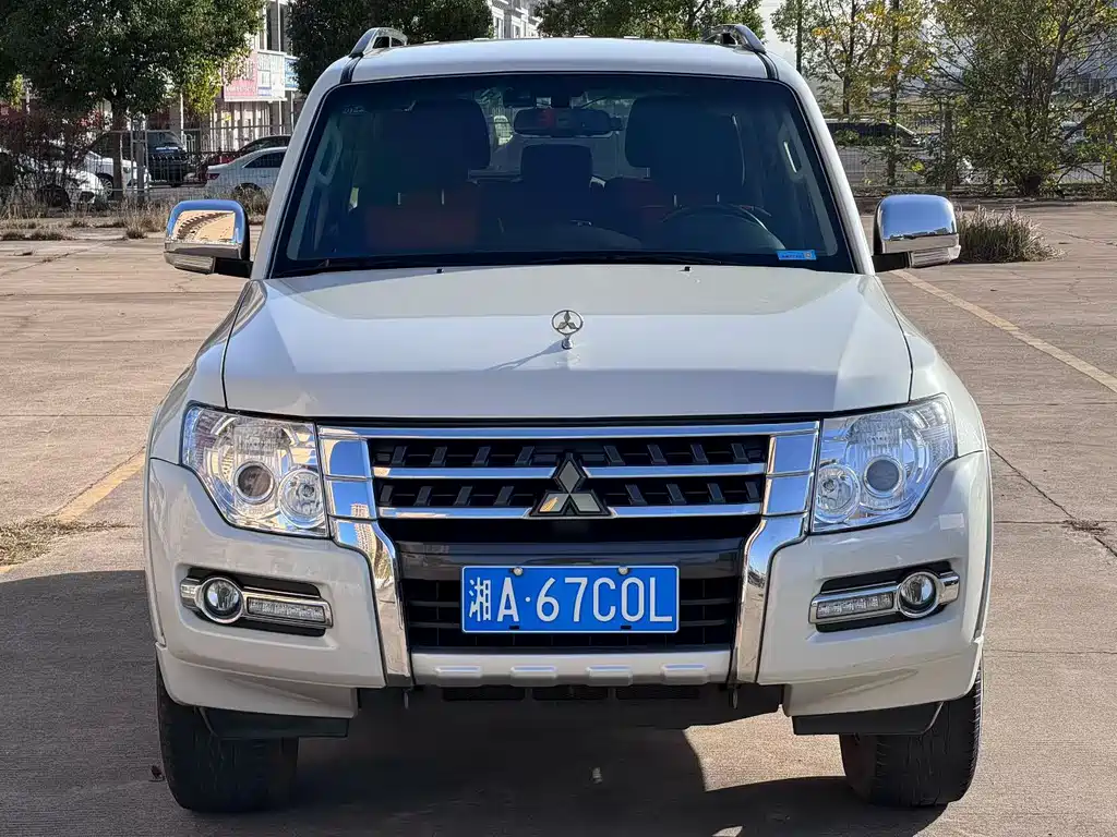 MITSUBISHI PAJERO